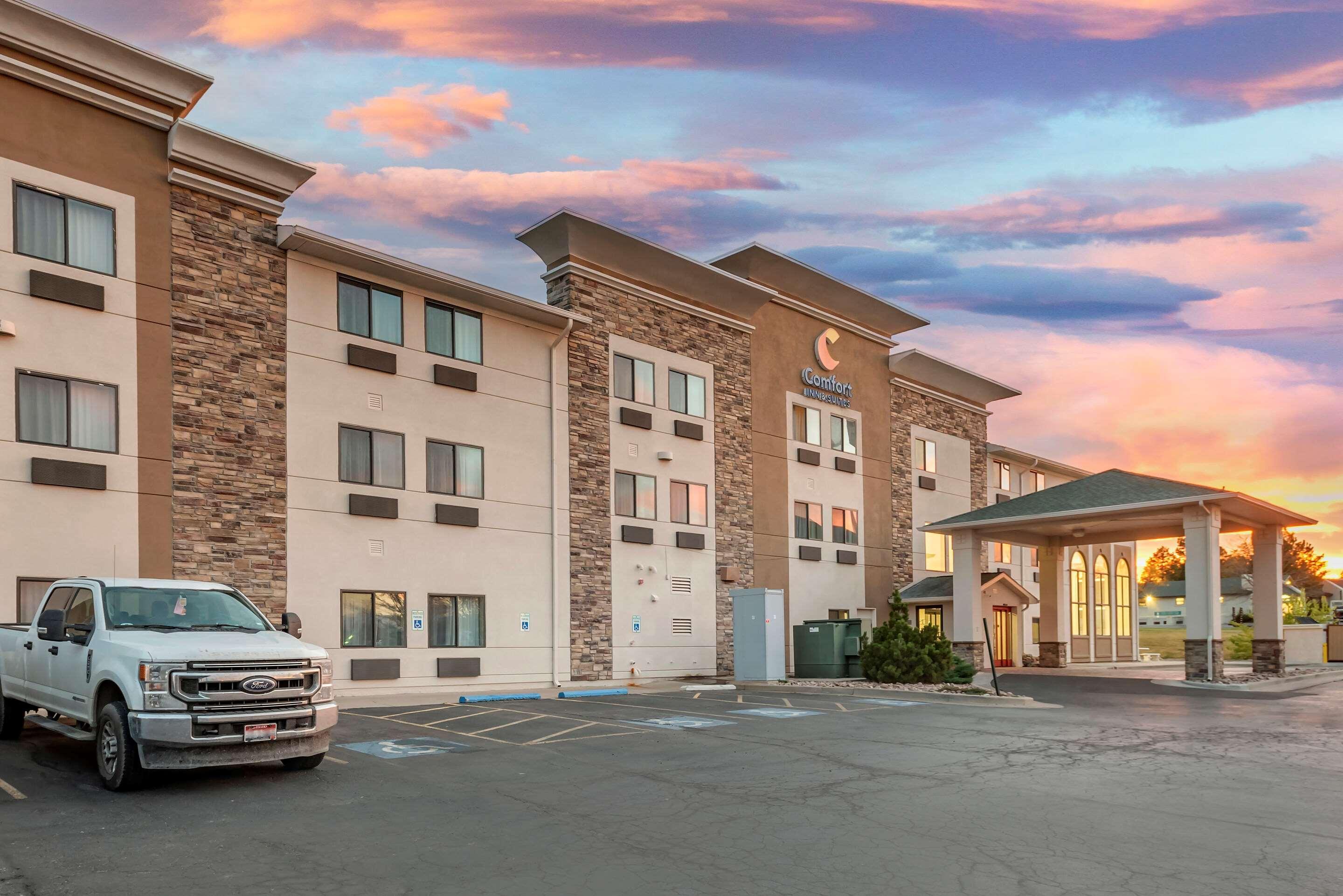 Comfort Inn & Suites Pueblo Exterior photo