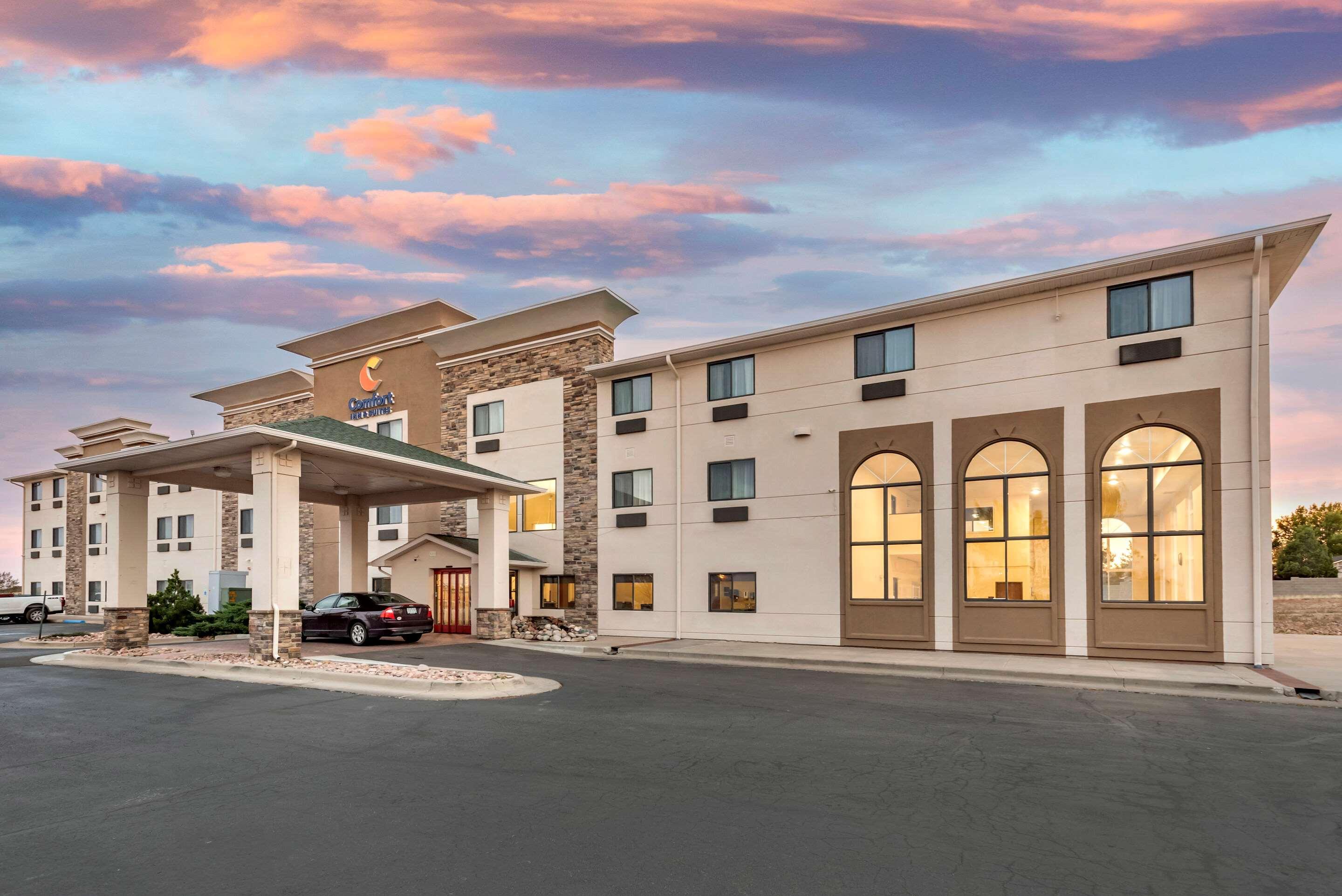 Comfort Inn & Suites Pueblo Exterior photo