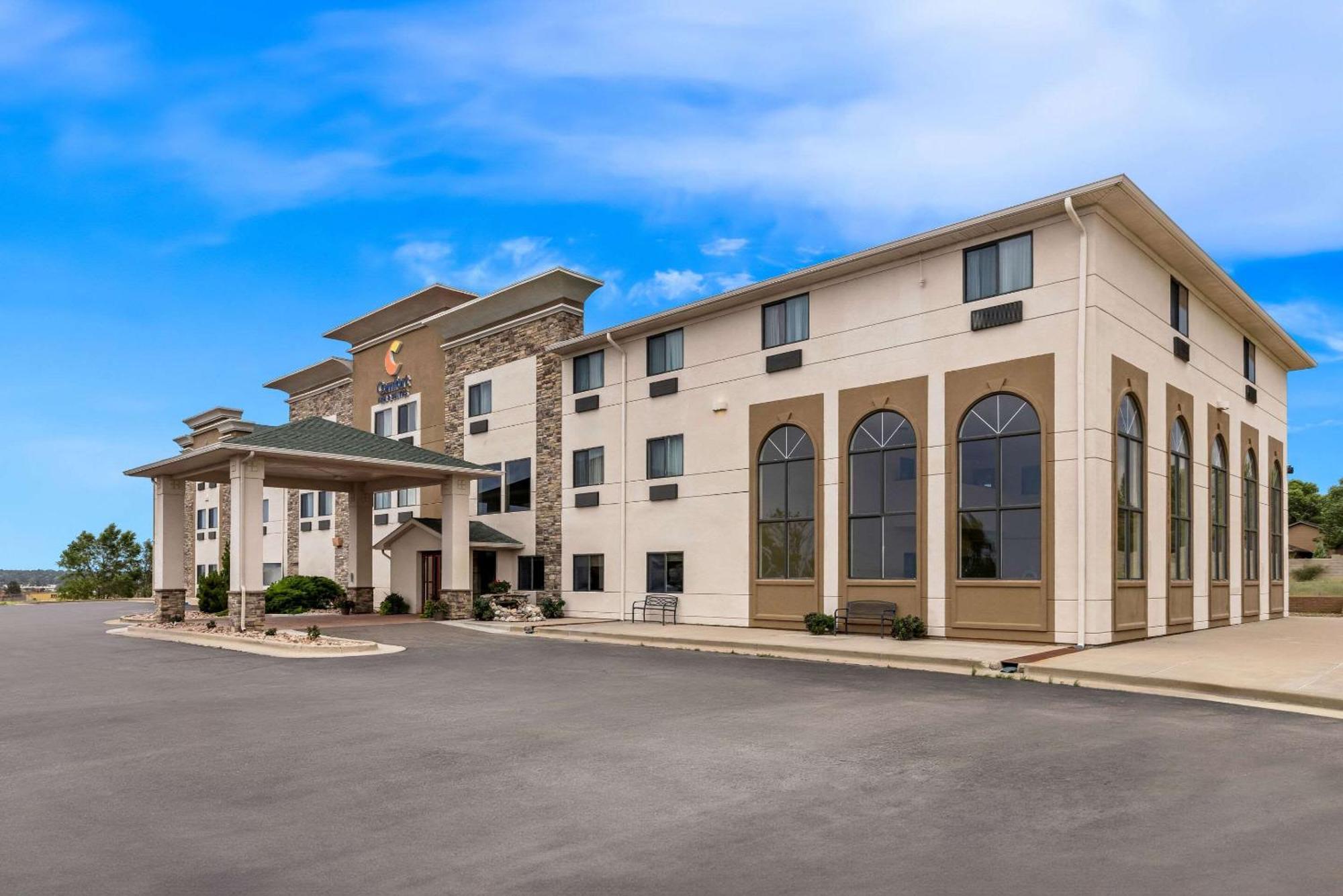 Comfort Inn & Suites Pueblo Exterior photo